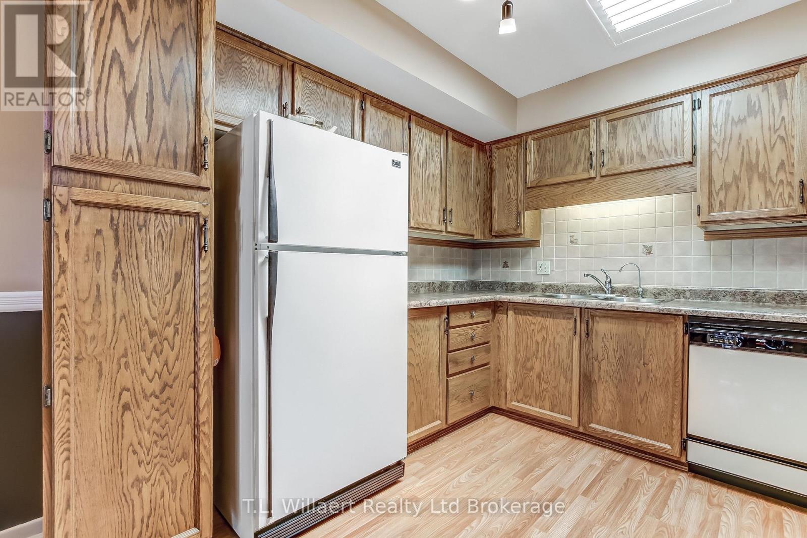 62 Edwin Crescent, Tillsonburg, Ontario  N4G 5H6 - Photo 12 - X12437621