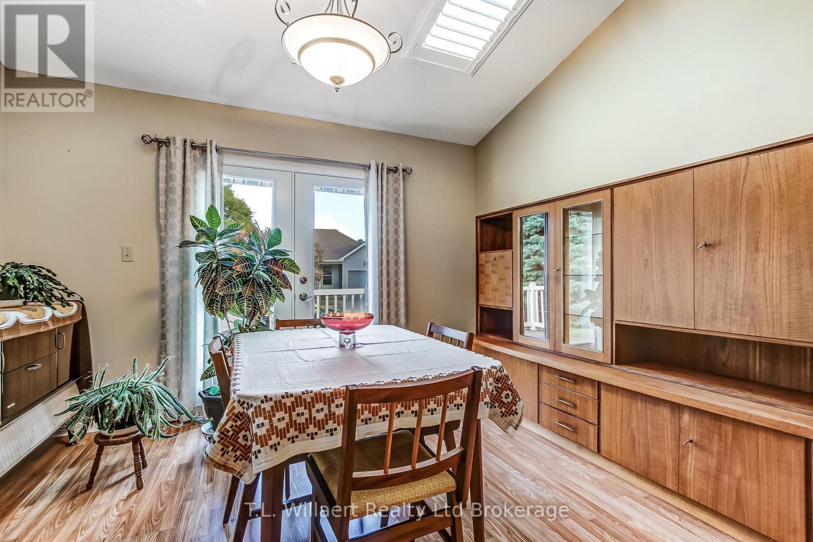 62 Edwin Crescent, Tillsonburg, Ontario  N4G 5H6 - Photo 8 - X12437621