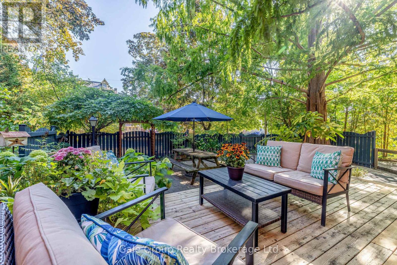 105 Vansittart Avenue, Woodstock (Woodstock - North), Ontario  N4S 6E5 - Photo 10 - X12442097