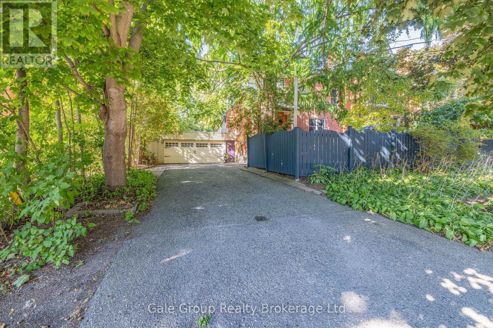 105 Vansittart Avenue, Woodstock (Woodstock - North), Ontario  N4S 6E5 - Photo 12 - X12442097