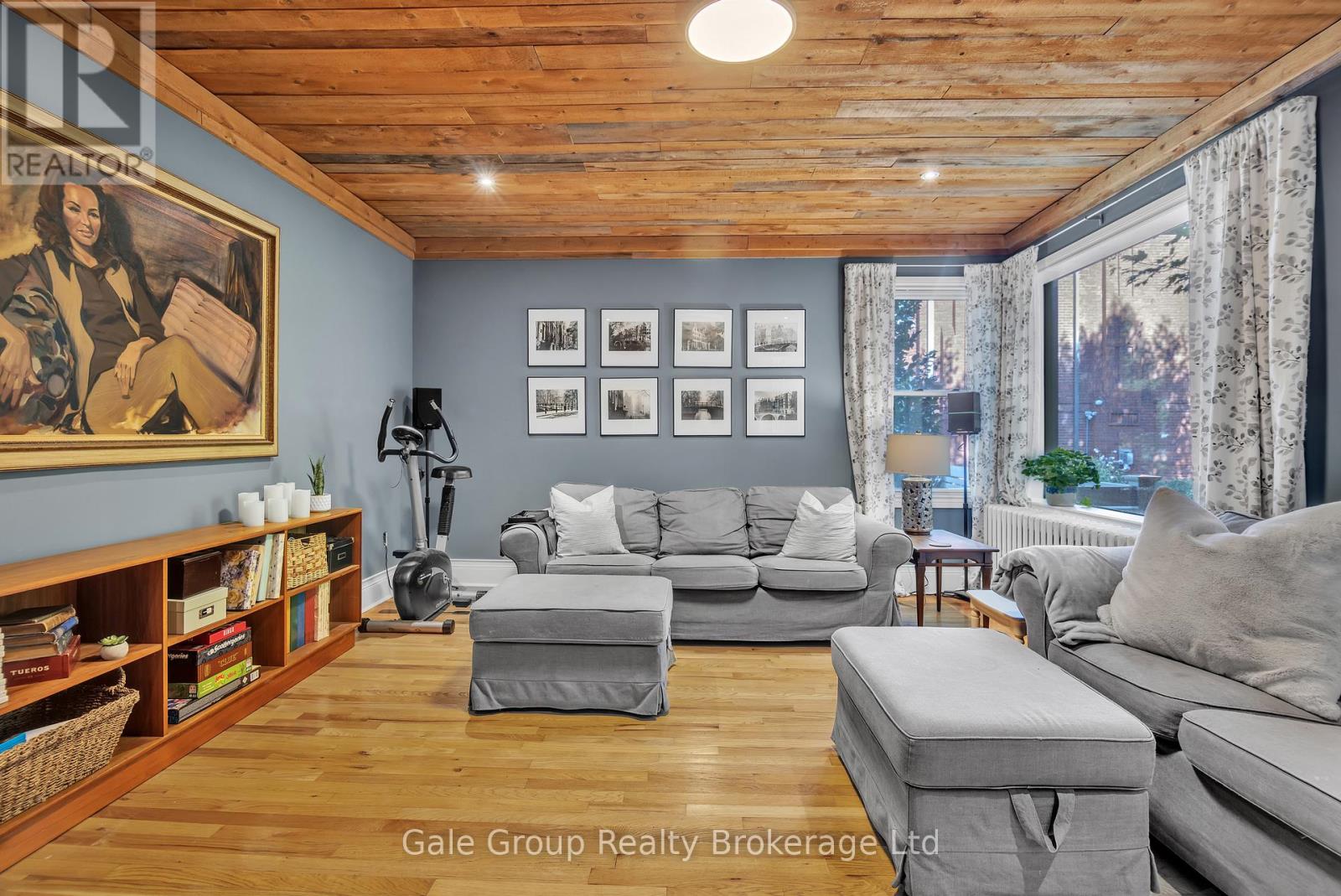 105 Vansittart Avenue, Woodstock (Woodstock - North), Ontario  N4S 6E5 - Photo 27 - X12442097