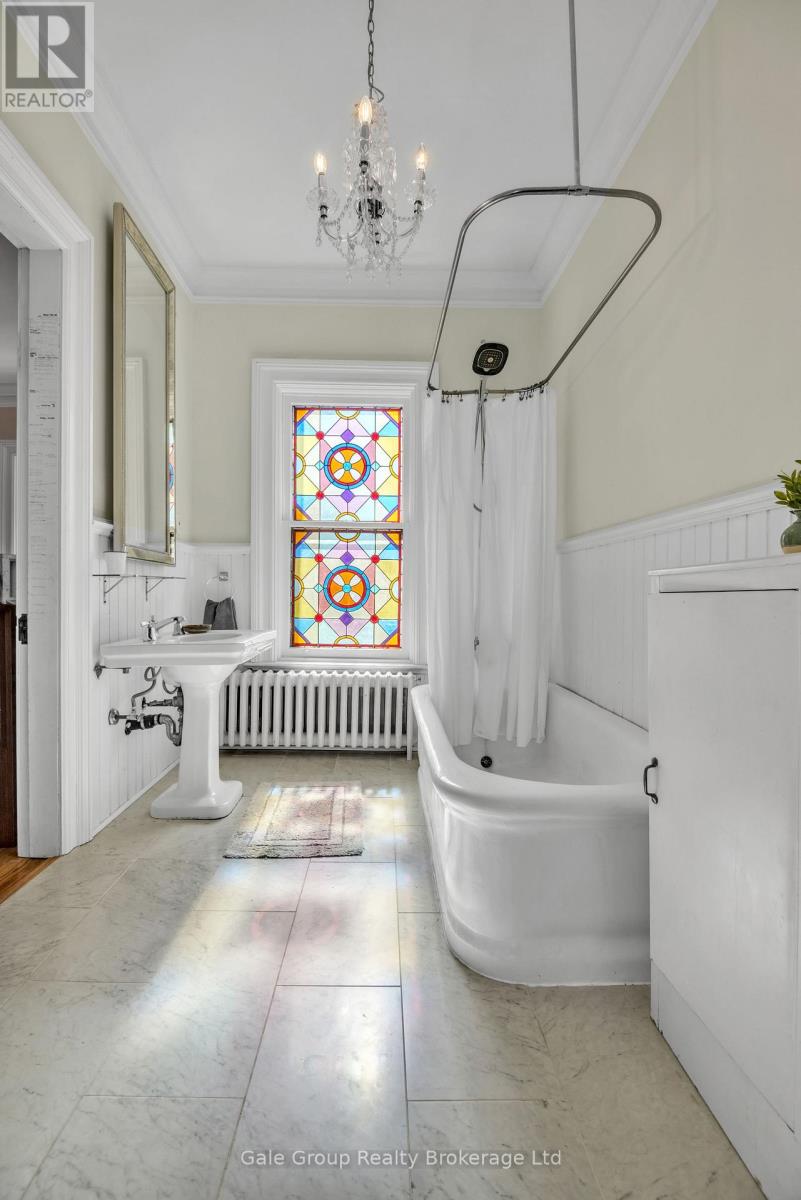 105 Vansittart Avenue, Woodstock (Woodstock - North), Ontario  N4S 6E5 - Photo 35 - X12442097