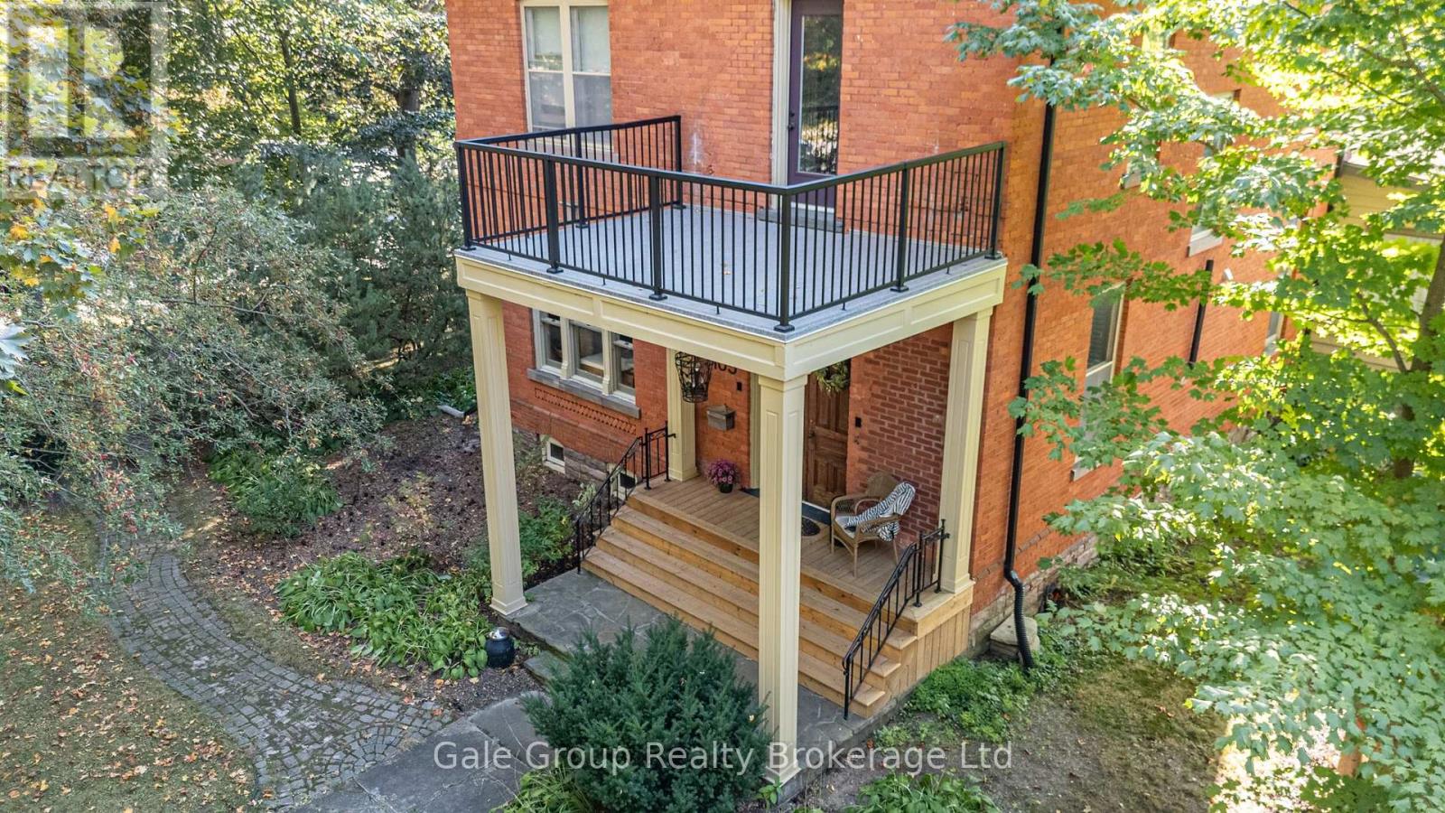 105 Vansittart Avenue, Woodstock (Woodstock - North), Ontario  N4S 6E5 - Photo 4 - X12442097