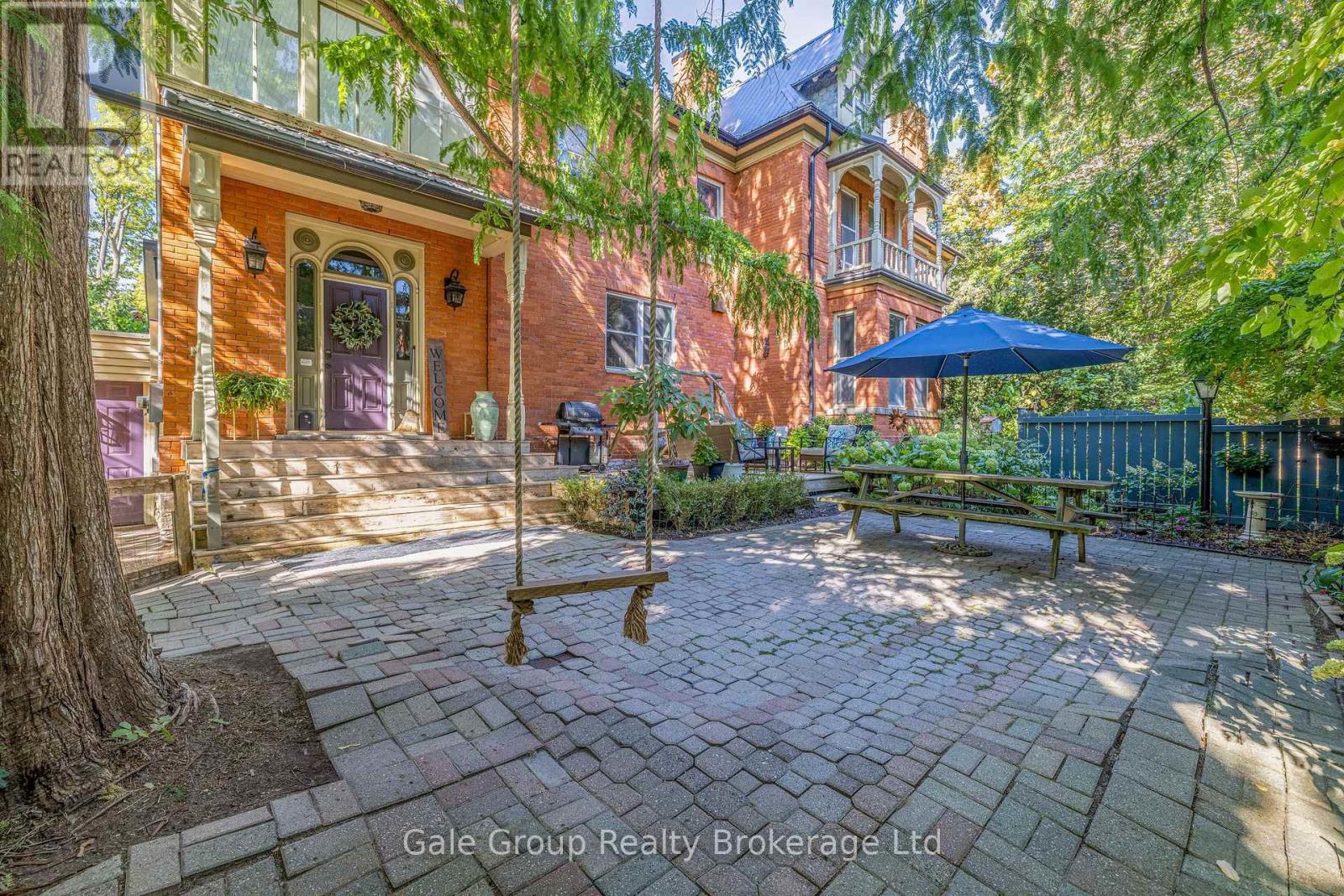 105 Vansittart Avenue, Woodstock (Woodstock - North), Ontario  N4S 6E5 - Photo 6 - X12442097