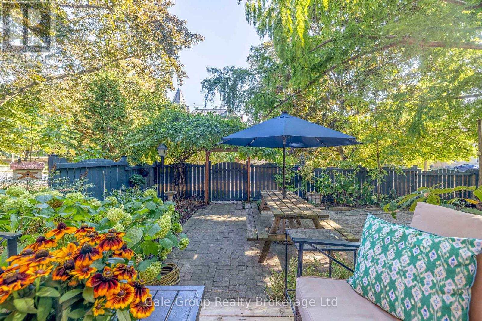 105 Vansittart Avenue, Woodstock (Woodstock - North), Ontario  N4S 6E5 - Photo 9 - X12442097