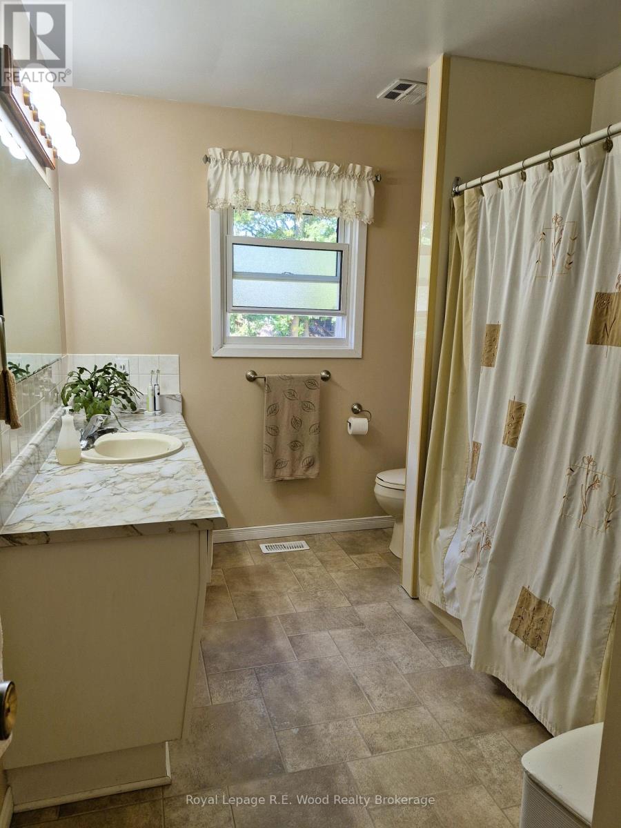 15 Trottier Drive, Tillsonburg, Ontario  N4G 4P6 - Photo 17 - X12447445