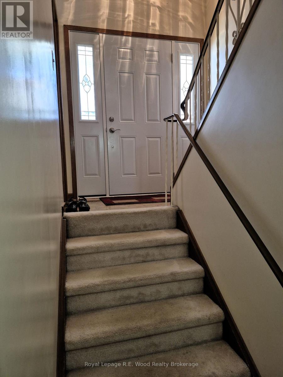 15 Trottier Drive, Tillsonburg, Ontario  N4G 4P6 - Photo 3 - X12447445