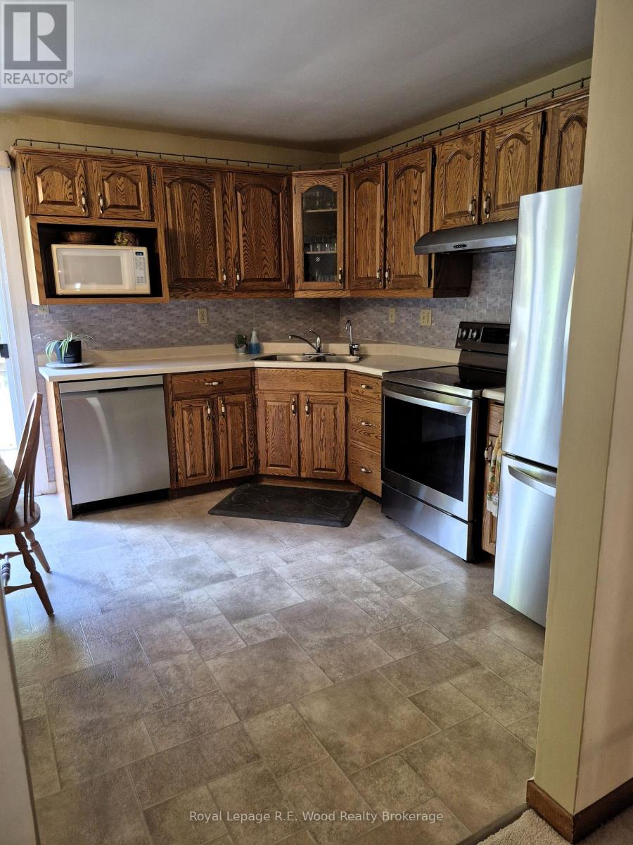 15 Trottier Drive, Tillsonburg, Ontario  N4G 4P6 - Photo 5 - X12447445