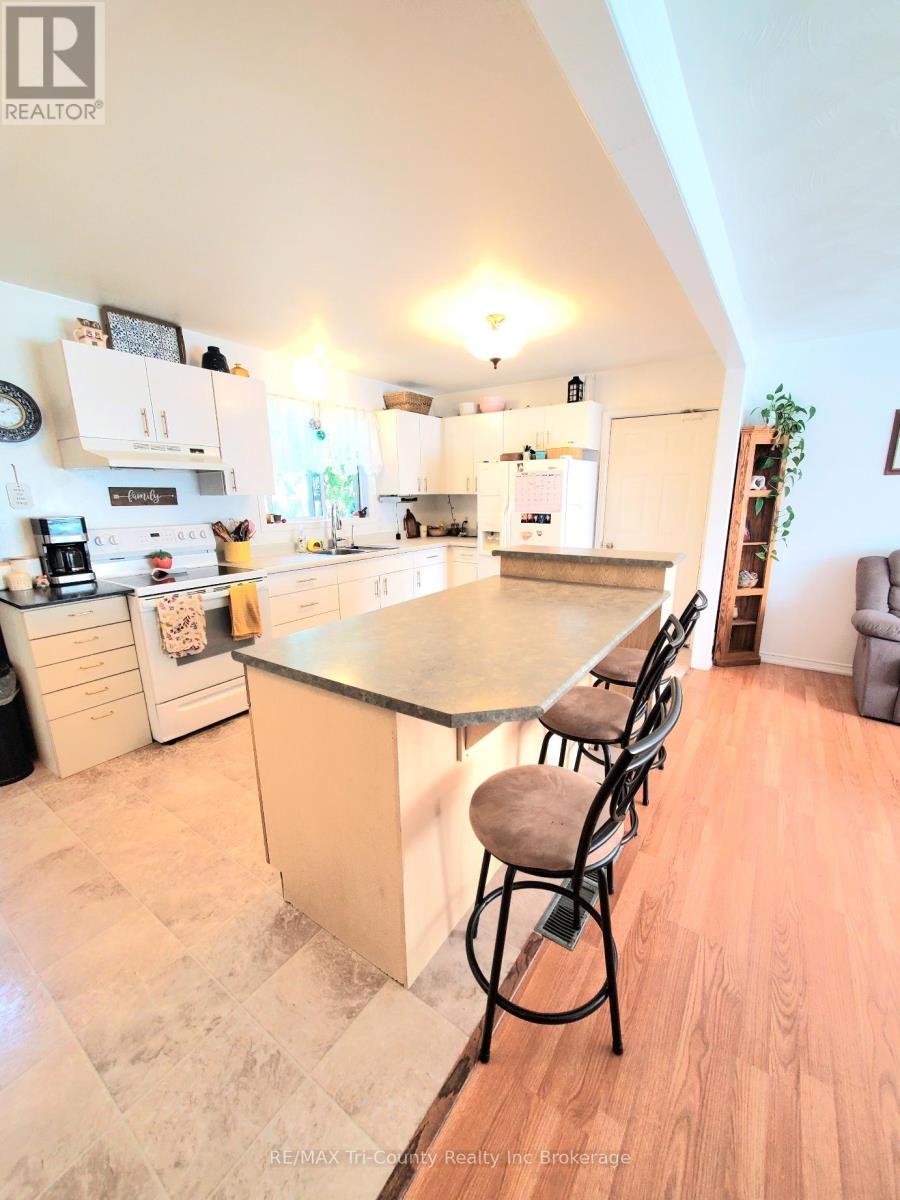 5 Rosemarie Boulevard, Norfolk (Wyecombe), Ontario  N4B 2W4 - Photo 5 - X12449979