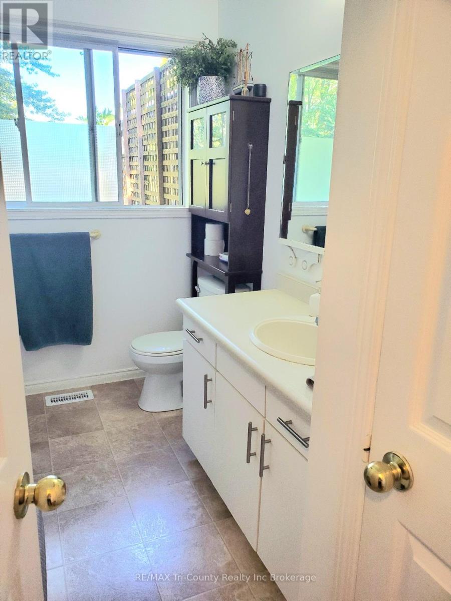 5 Rosemarie Boulevard, Norfolk (Wyecombe), Ontario  N4B 2W4 - Photo 8 - X12449979