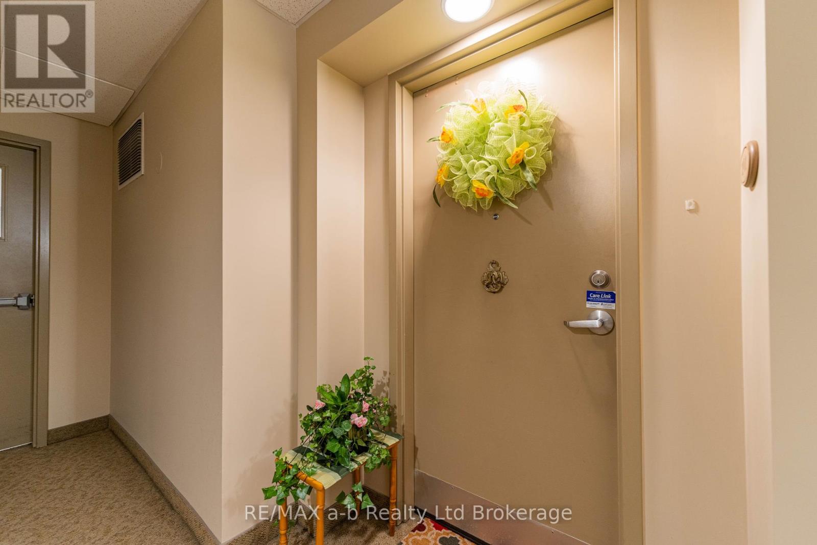 101 - 80 Bridge Street E, Tillsonburg, Ontario  N4G 1T2 - Photo 2 - X12452681