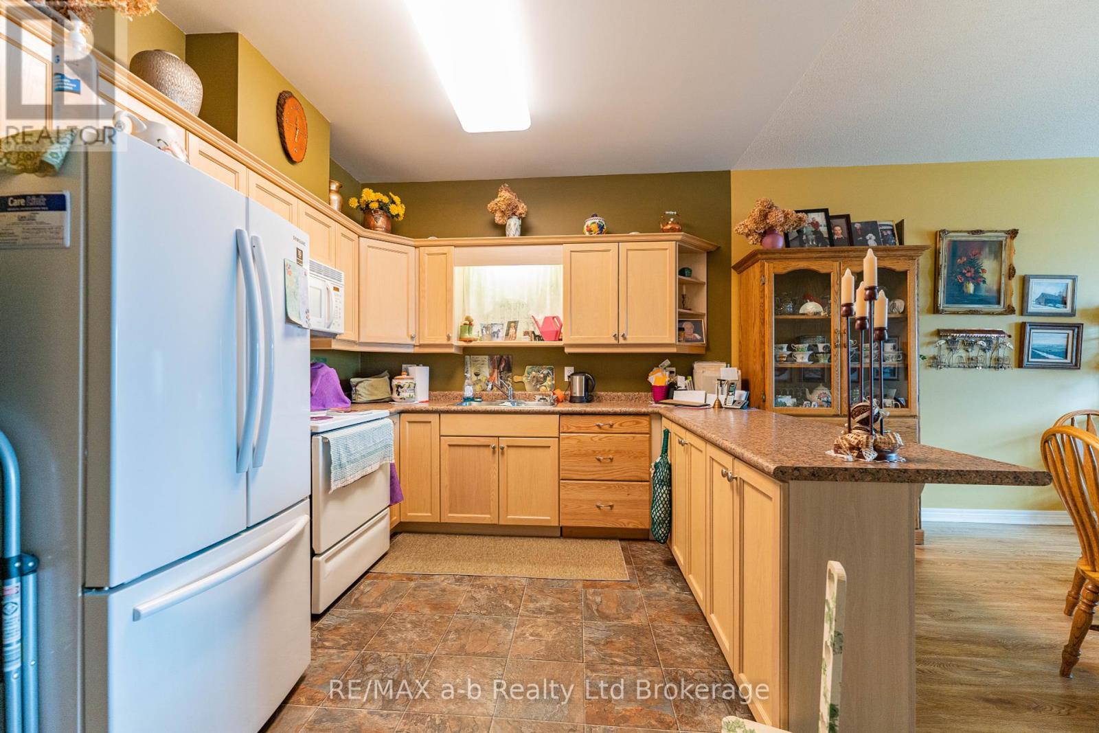 101 - 80 Bridge Street E, Tillsonburg, Ontario  N4G 1T2 - Photo 6 - X12452681