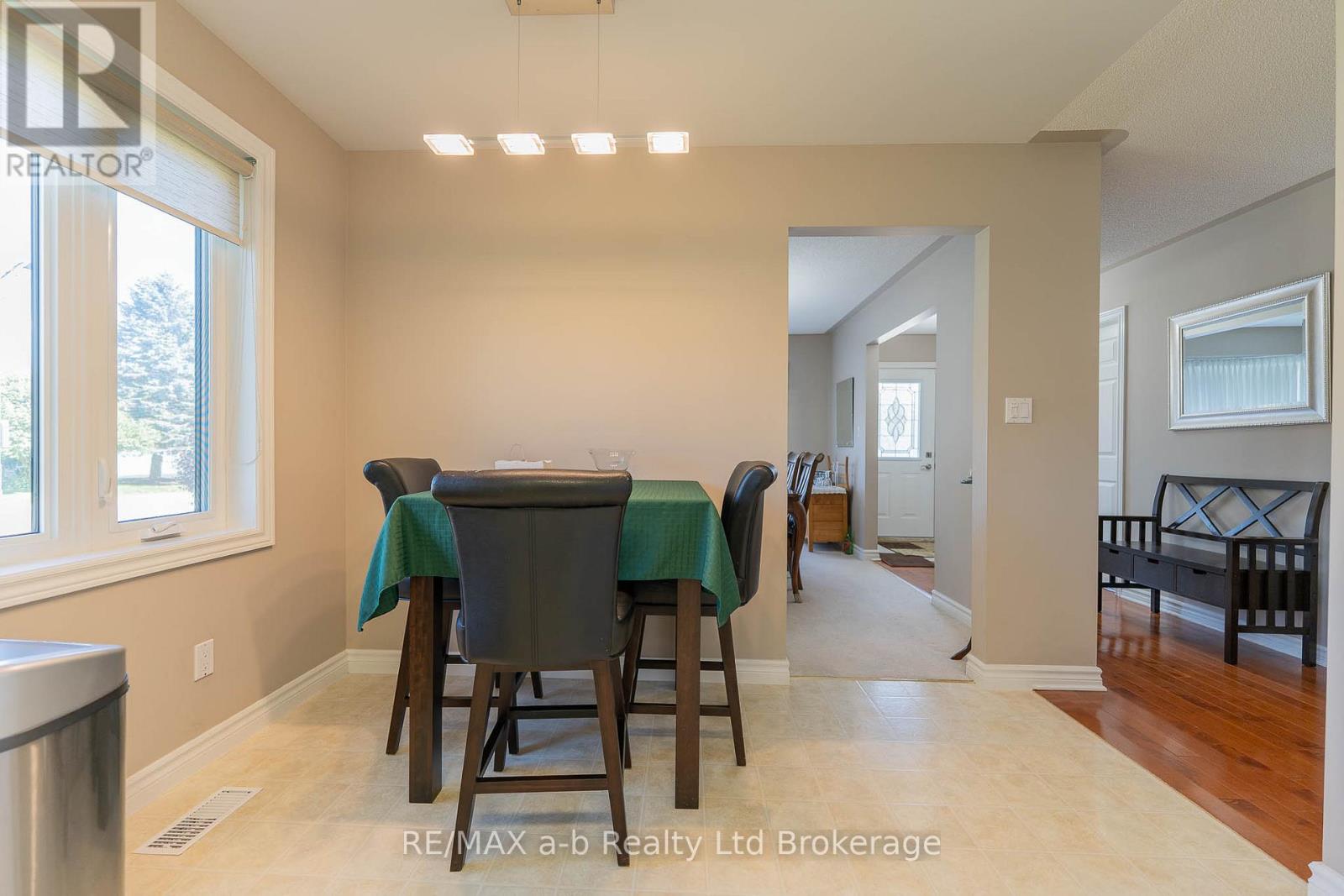 23 Armstrong Drive, Tillsonburg, Ontario  N4G 5T3 - Photo 11 - X12459711