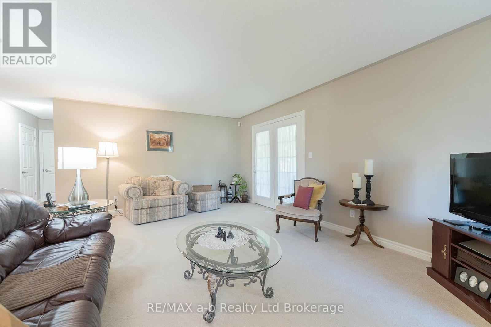 23 Armstrong Drive, Tillsonburg, Ontario  N4G 5T3 - Photo 12 - X12459711