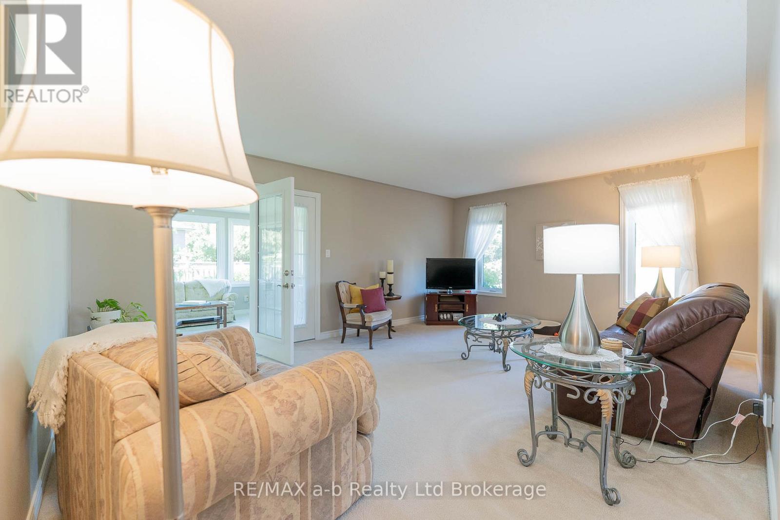 23 Armstrong Drive, Tillsonburg, Ontario  N4G 5T3 - Photo 13 - X12459711