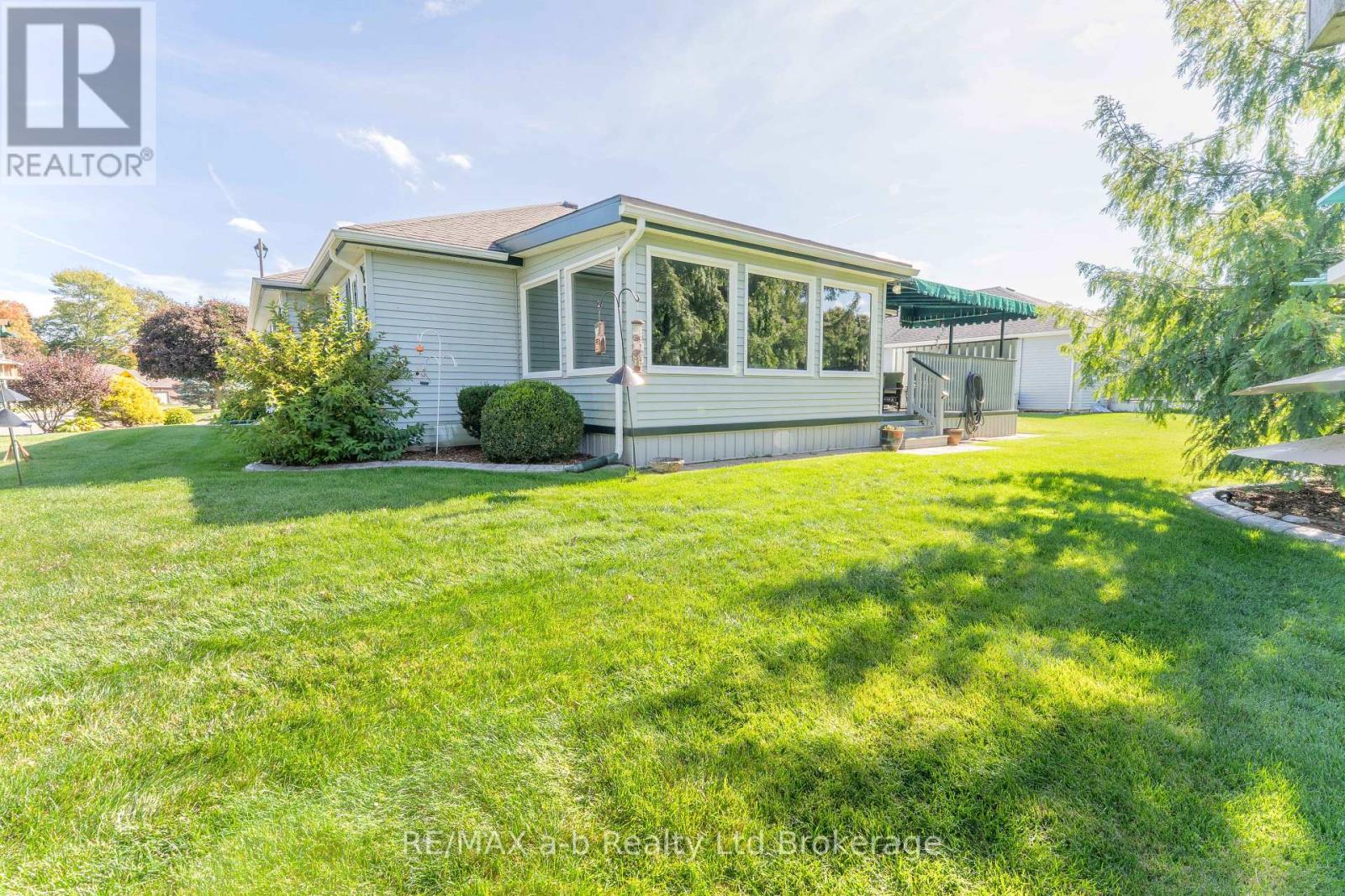 23 Armstrong Drive, Tillsonburg, Ontario  N4G 5T3 - Photo 31 - X12459711