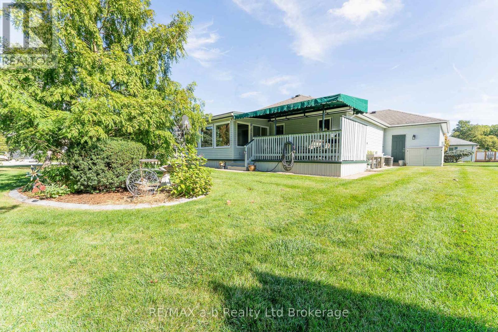 23 Armstrong Drive, Tillsonburg, Ontario  N4G 5T3 - Photo 32 - X12459711