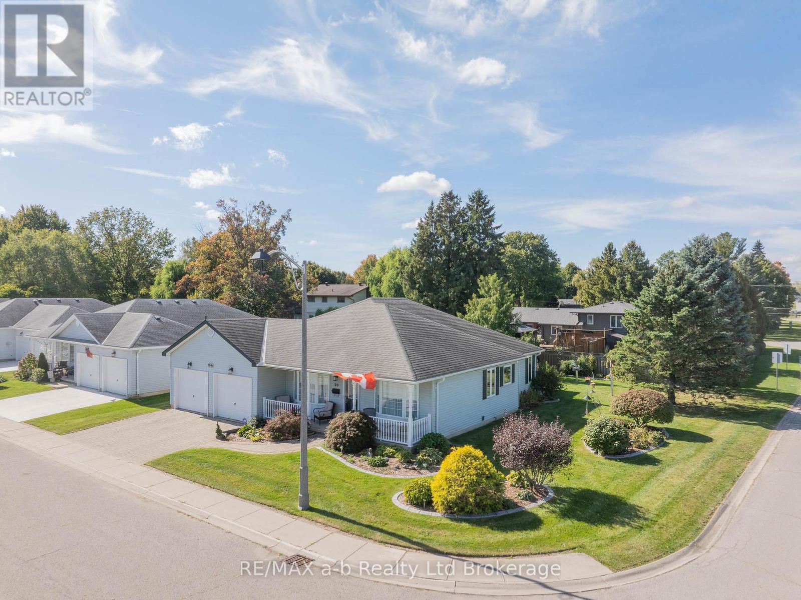 23 Armstrong Drive, Tillsonburg, Ontario  N4G 5T3 - Photo 34 - X12459711