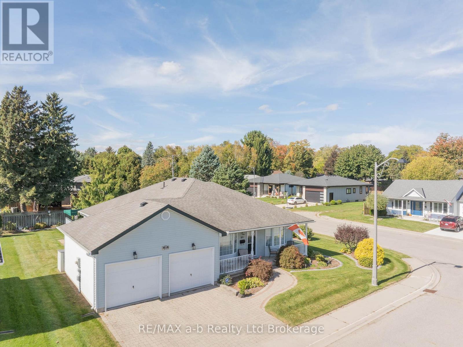 23 Armstrong Drive, Tillsonburg, Ontario  N4G 5T3 - Photo 40 - X12459711