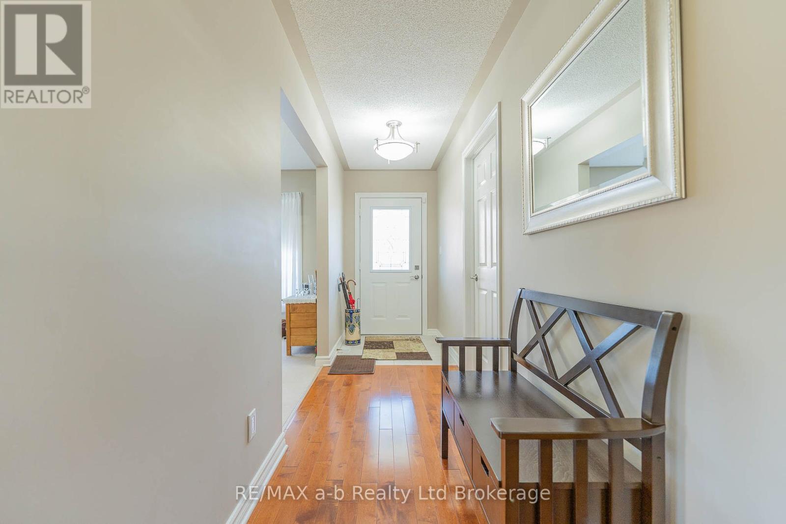 23 Armstrong Drive, Tillsonburg, Ontario  N4G 5T3 - Photo 6 - X12459711