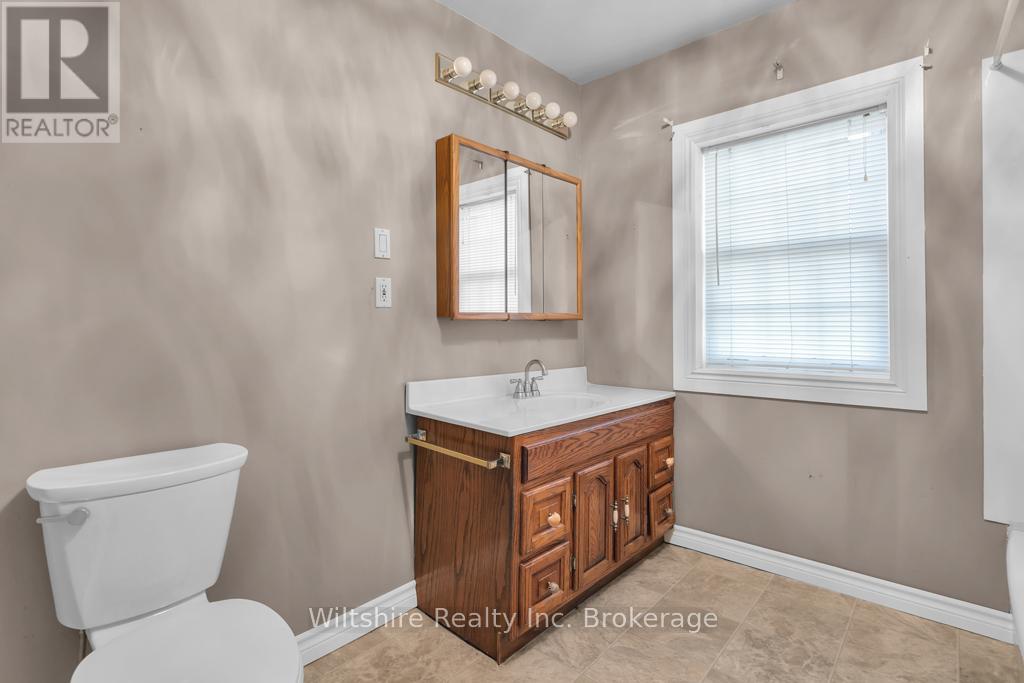 22 Adams Street, Norfolk (Courtland), Ontario  N0J 1E0 - Photo 8 - X12460664