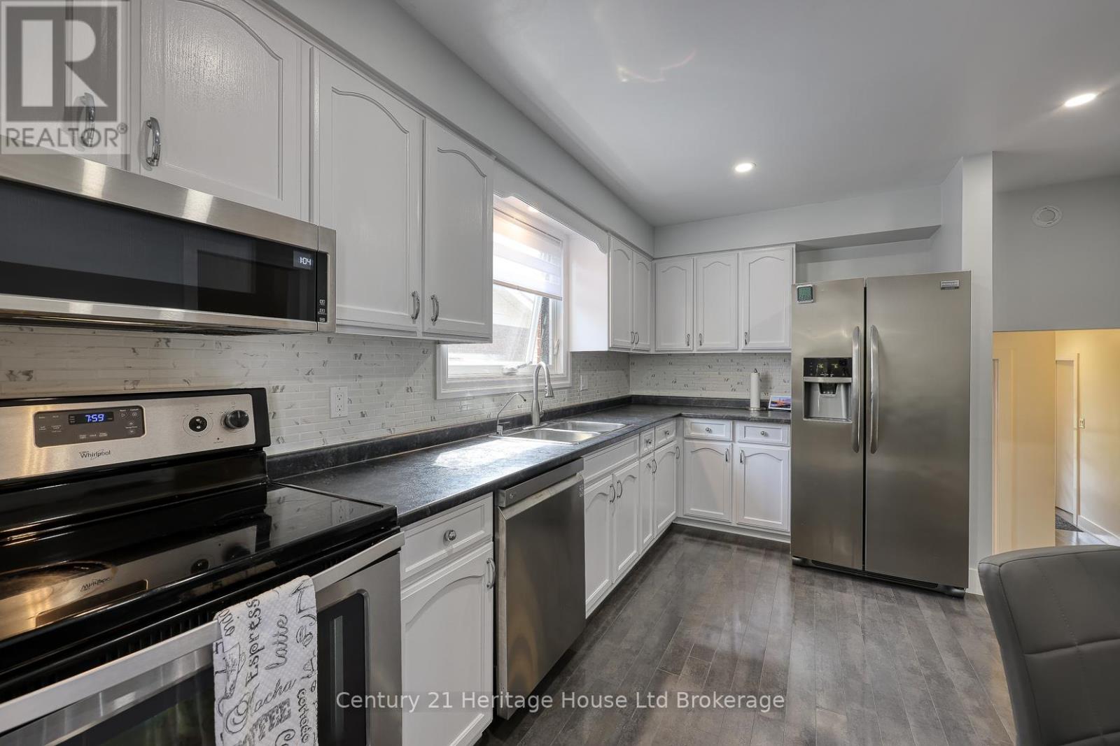 275 Cartier Drive N, Woodstock (Woodstock - North), Ontario  N4S 7T9 - Photo 10 - X12465529