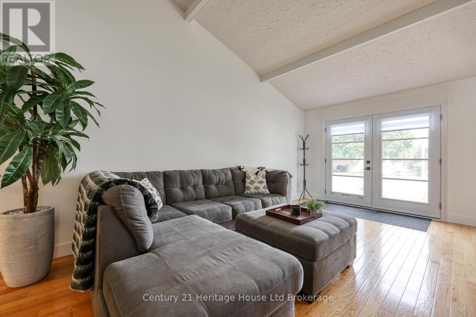 275 Cartier Drive N, Woodstock (Woodstock - North), Ontario  N4S 7T9 - Photo 5 - X12465529