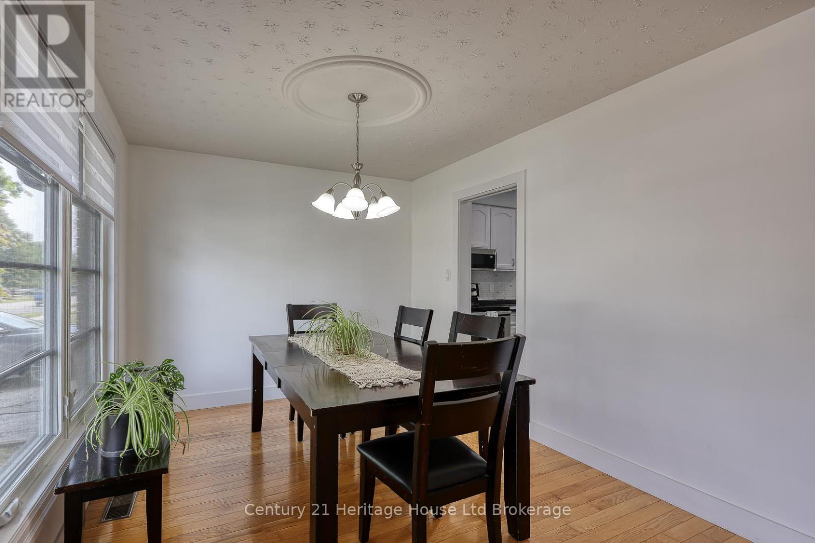 275 Cartier Drive N, Woodstock (Woodstock - North), Ontario  N4S 7T9 - Photo 8 - X12465529