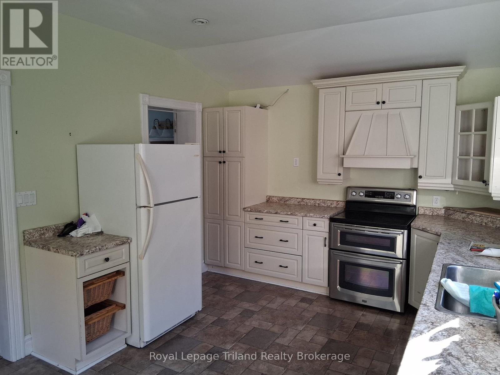 338 Smith Street, Central Elgin (Port Stanley), Ontario  N5L 1C6 - Photo 10 - X12466164