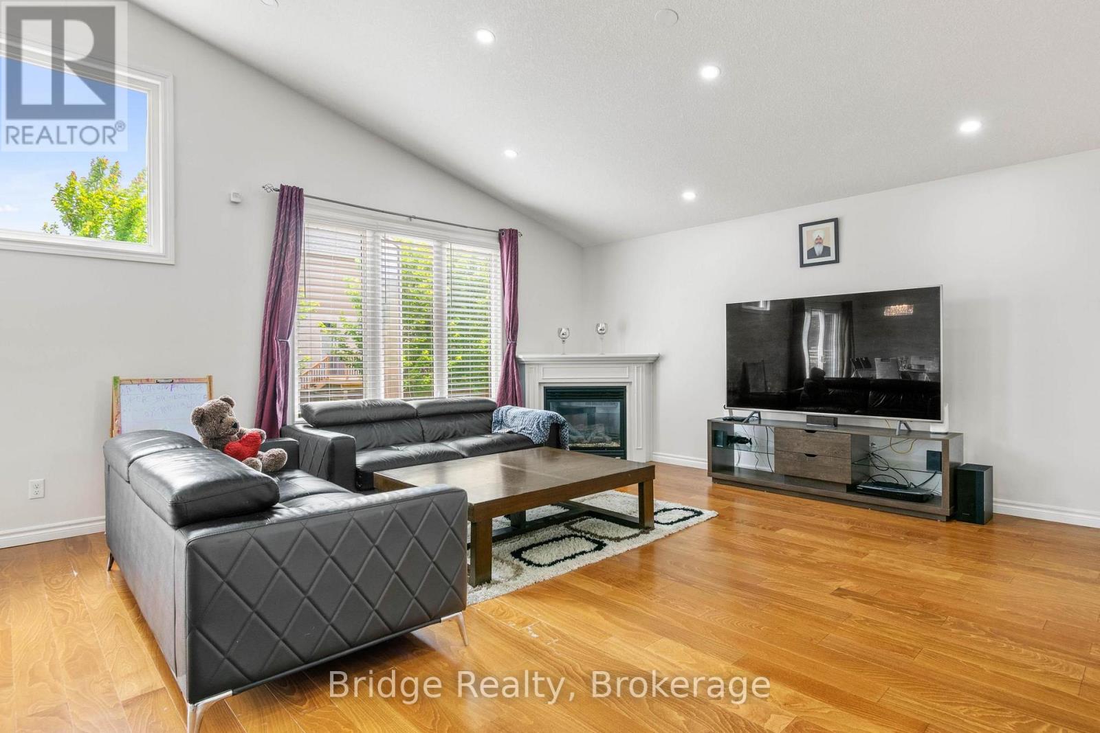 451 Fairway Road, Woodstock (Woodstock - North), Ontario  N4T 0E1 - Photo 10 - X12467295