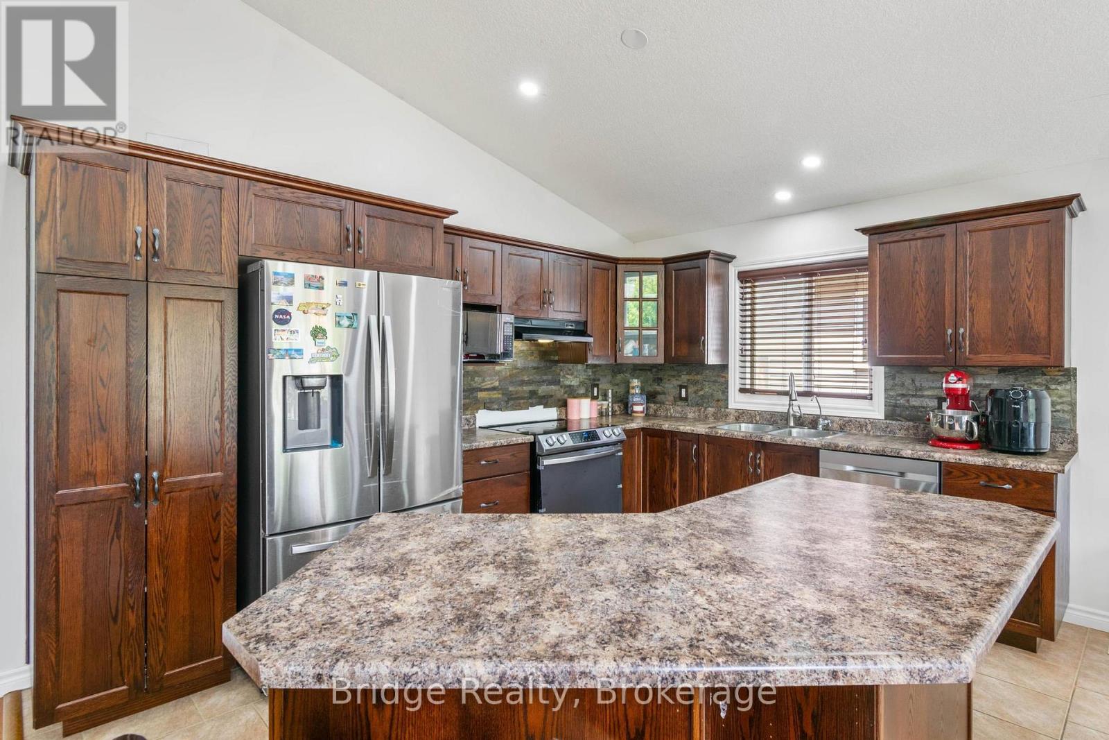 451 Fairway Road, Woodstock (Woodstock - North), Ontario  N4T 0E1 - Photo 11 - X12467295