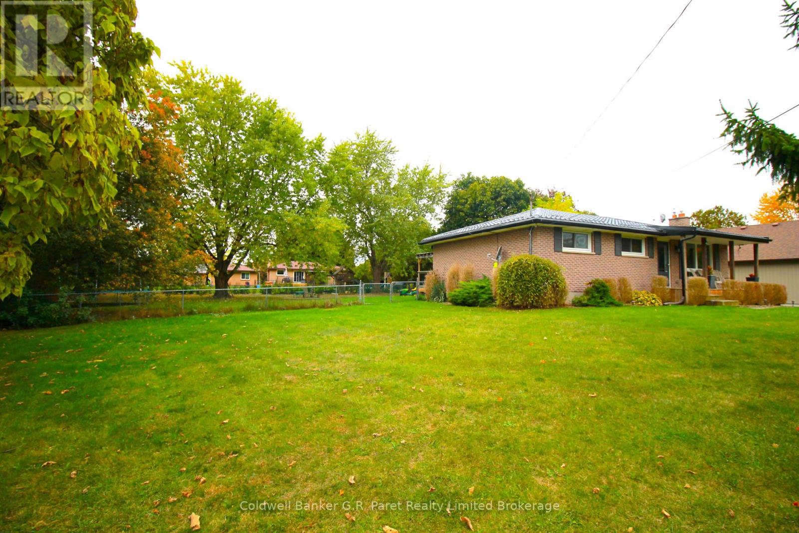 104 Simcoe Crescent, Middlesex Centre (Komoka), Ontario  N0L 1R0 - Photo 2 - X12470435