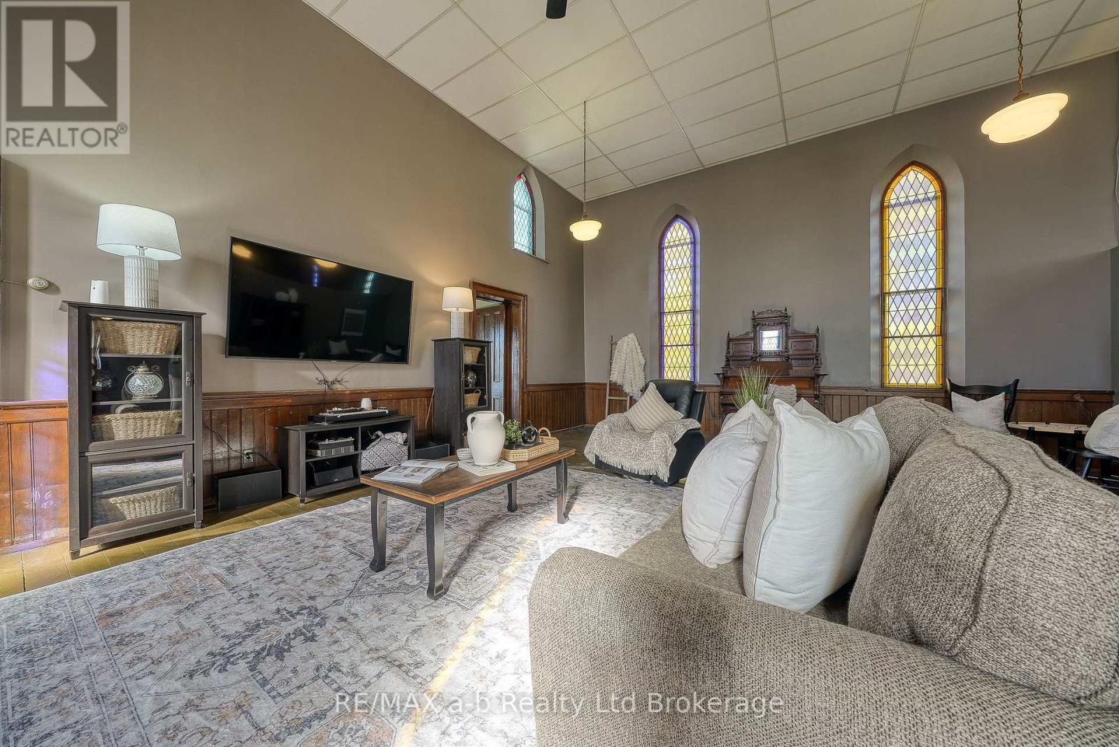 5924 Putnam Road, Thames Centre (Avon), Ontario  N0L 2J0 - Photo 10 - X12473804