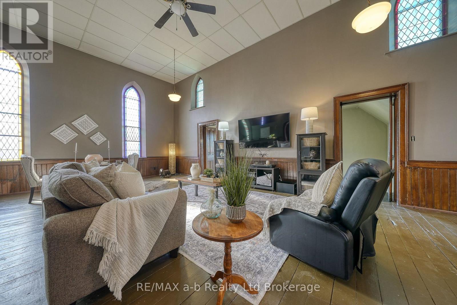 5924 Putnam Road, Thames Centre (Avon), Ontario  N0L 2J0 - Photo 15 - X12473804