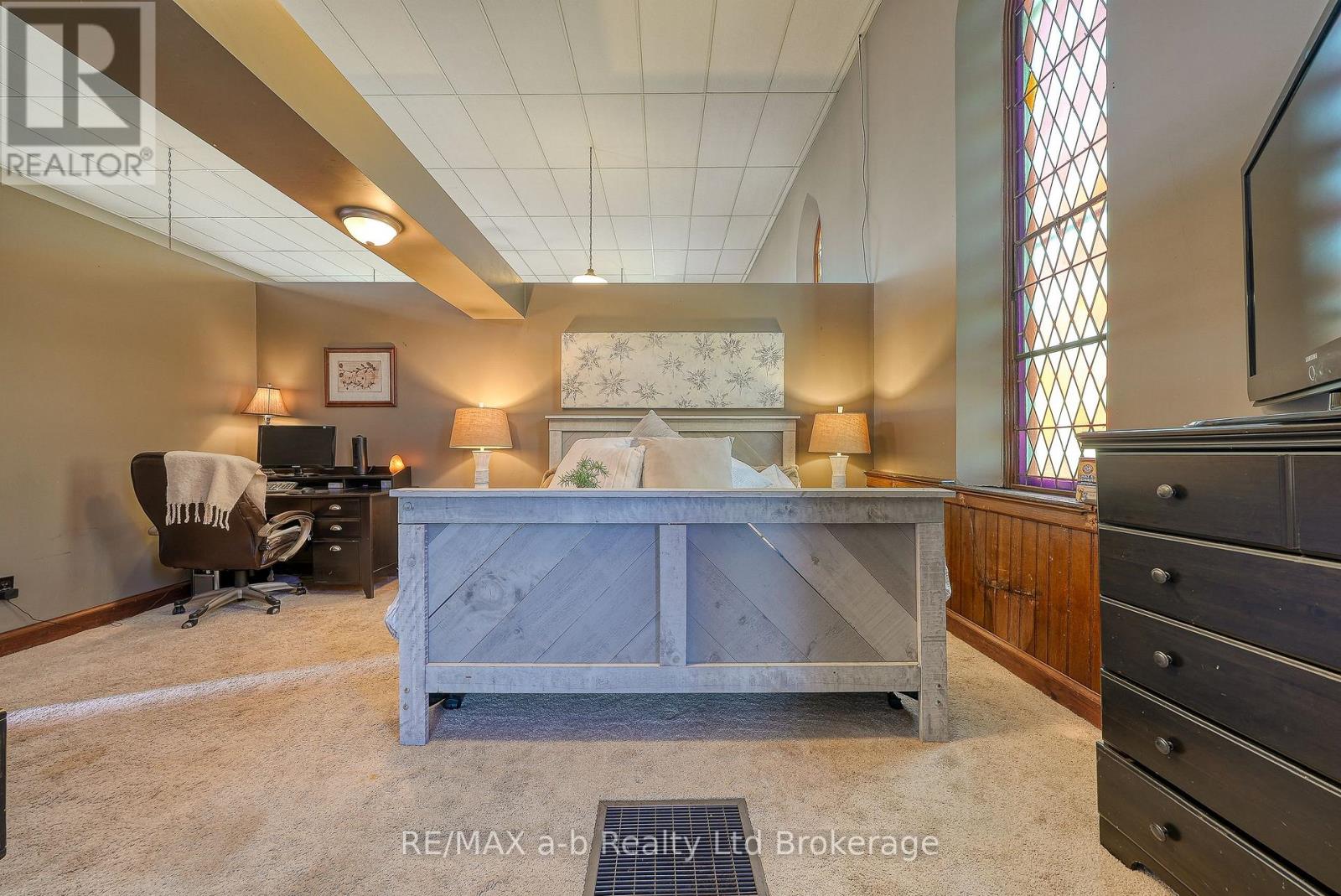 5924 Putnam Road, Thames Centre (Avon), Ontario  N0L 2J0 - Photo 19 - X12473804