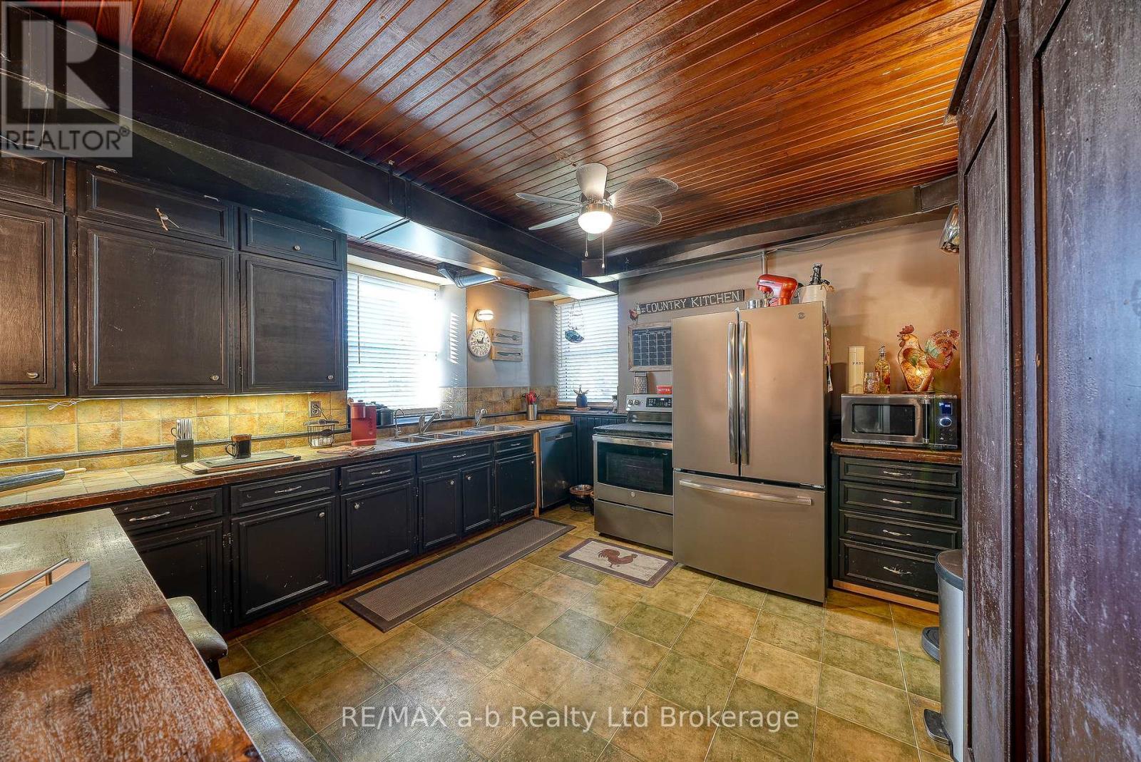 5924 Putnam Road, Thames Centre (Avon), Ontario  N0L 2J0 - Photo 20 - X12473804