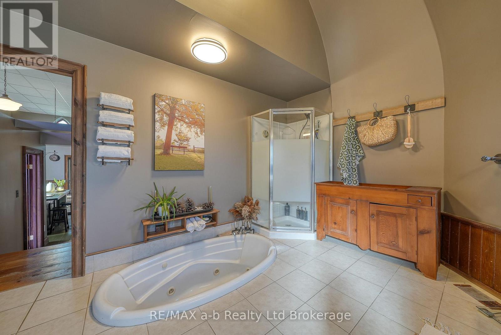 5924 Putnam Road, Thames Centre (Avon), Ontario  N0L 2J0 - Photo 25 - X12473804