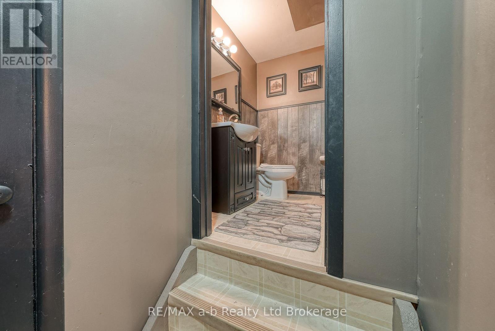 5924 Putnam Road, Thames Centre (Avon), Ontario  N0L 2J0 - Photo 27 - X12473804