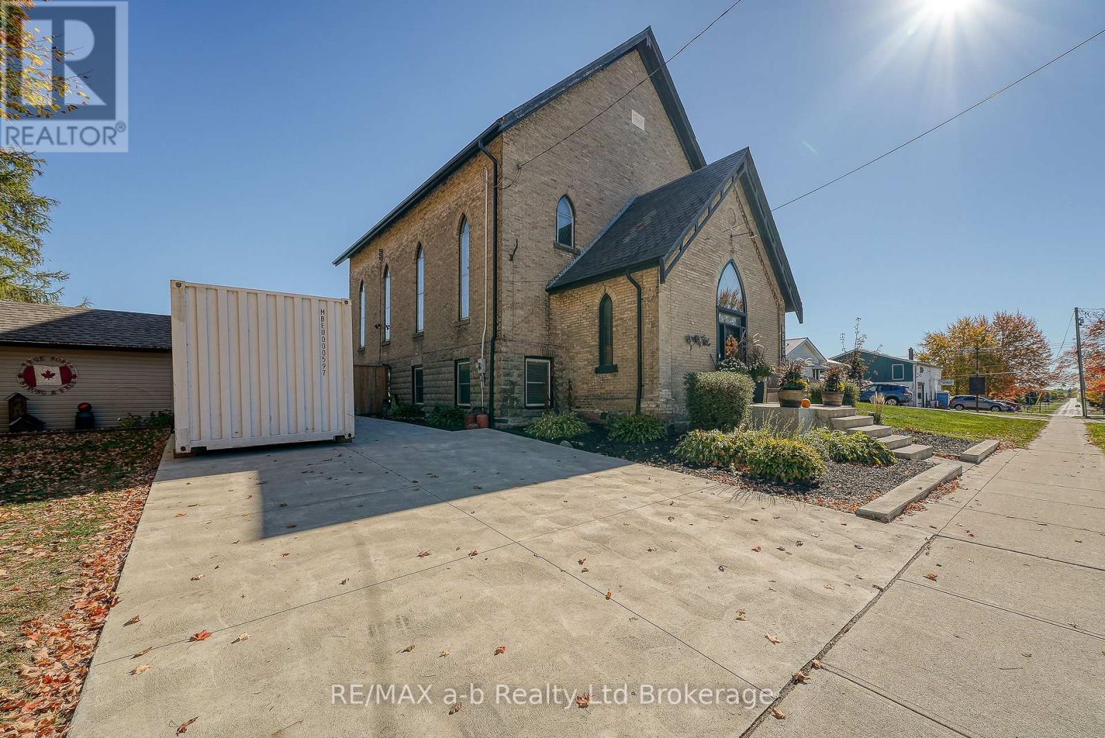 5924 Putnam Road, Thames Centre (Avon), Ontario  N0L 2J0 - Photo 3 - X12473804