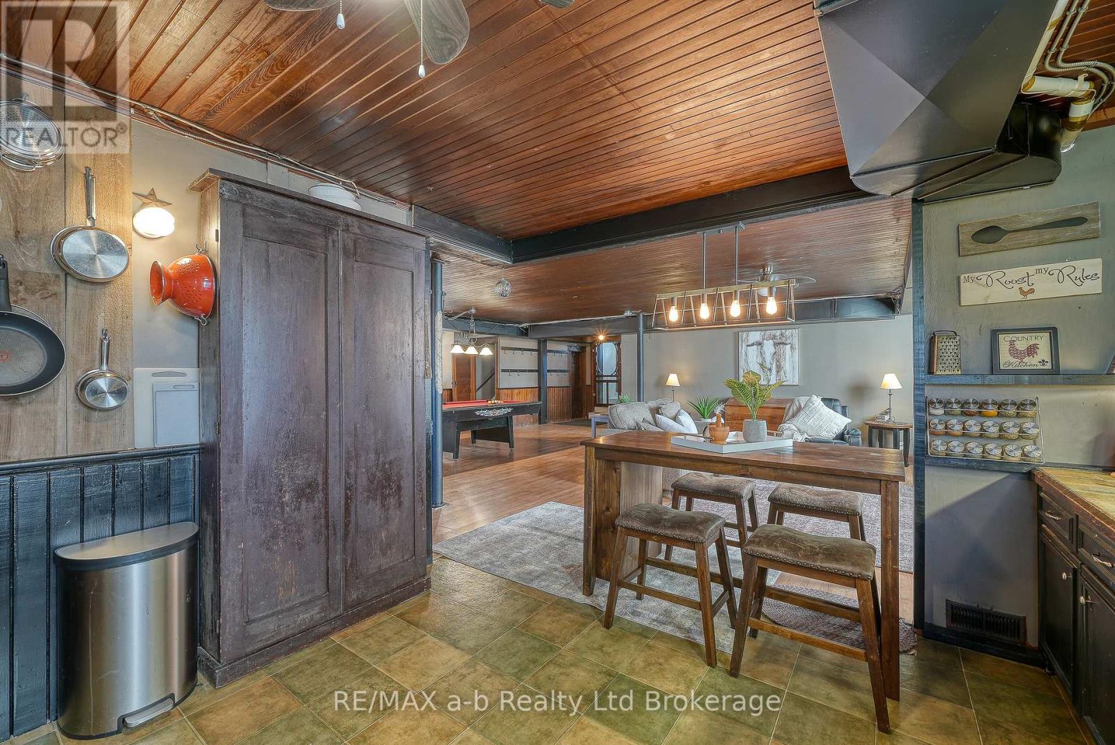 5924 Putnam Road, Thames Centre (Avon), Ontario  N0L 2J0 - Photo 32 - X12473804