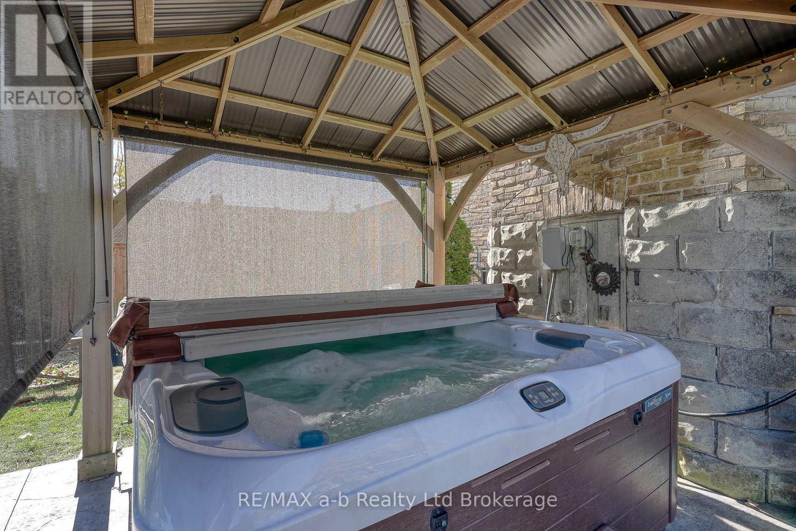 5924 Putnam Road, Thames Centre (Avon), Ontario  N0L 2J0 - Photo 35 - X12473804