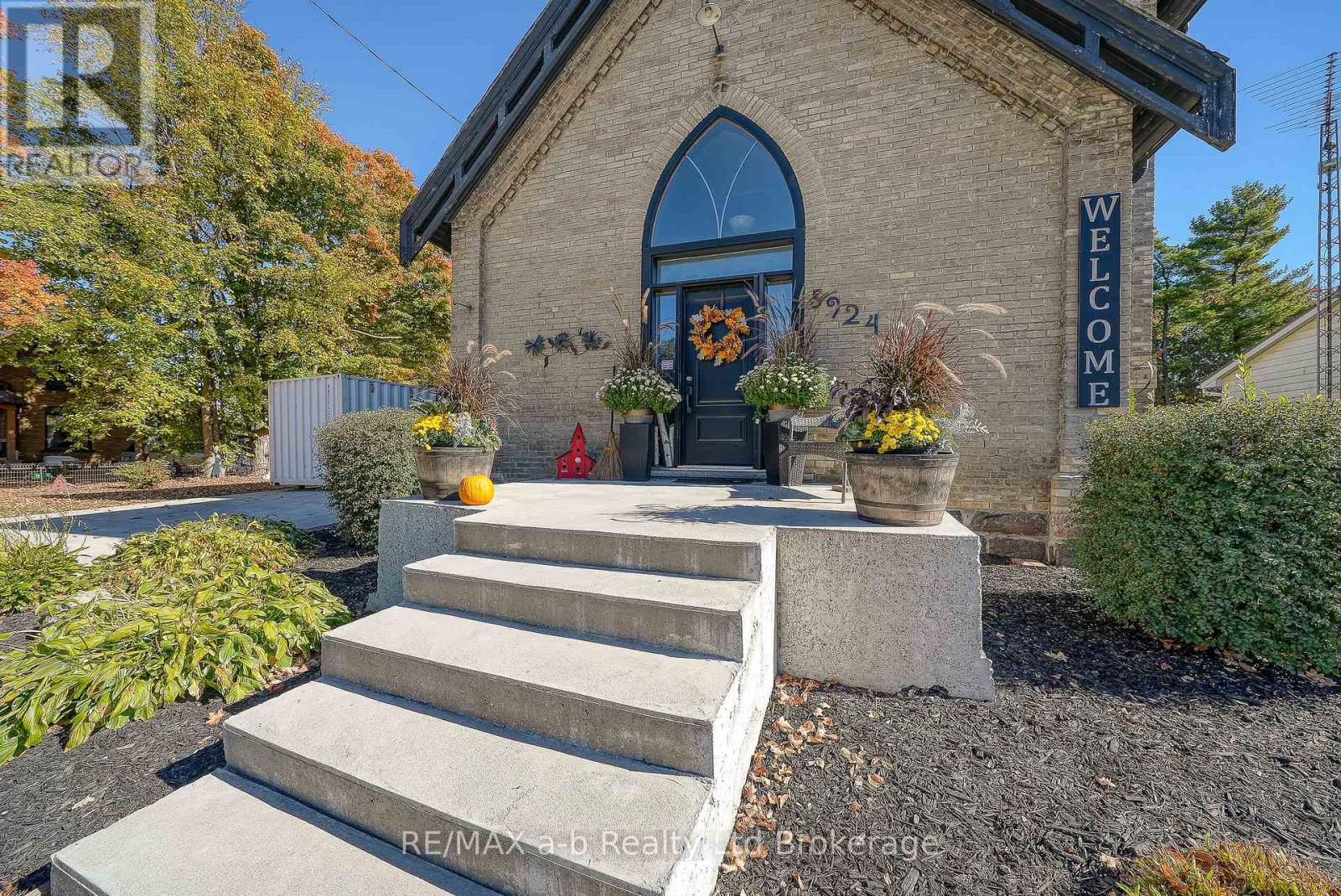 5924 Putnam Road, Thames Centre (Avon), Ontario  N0L 2J0 - Photo 4 - X12473804