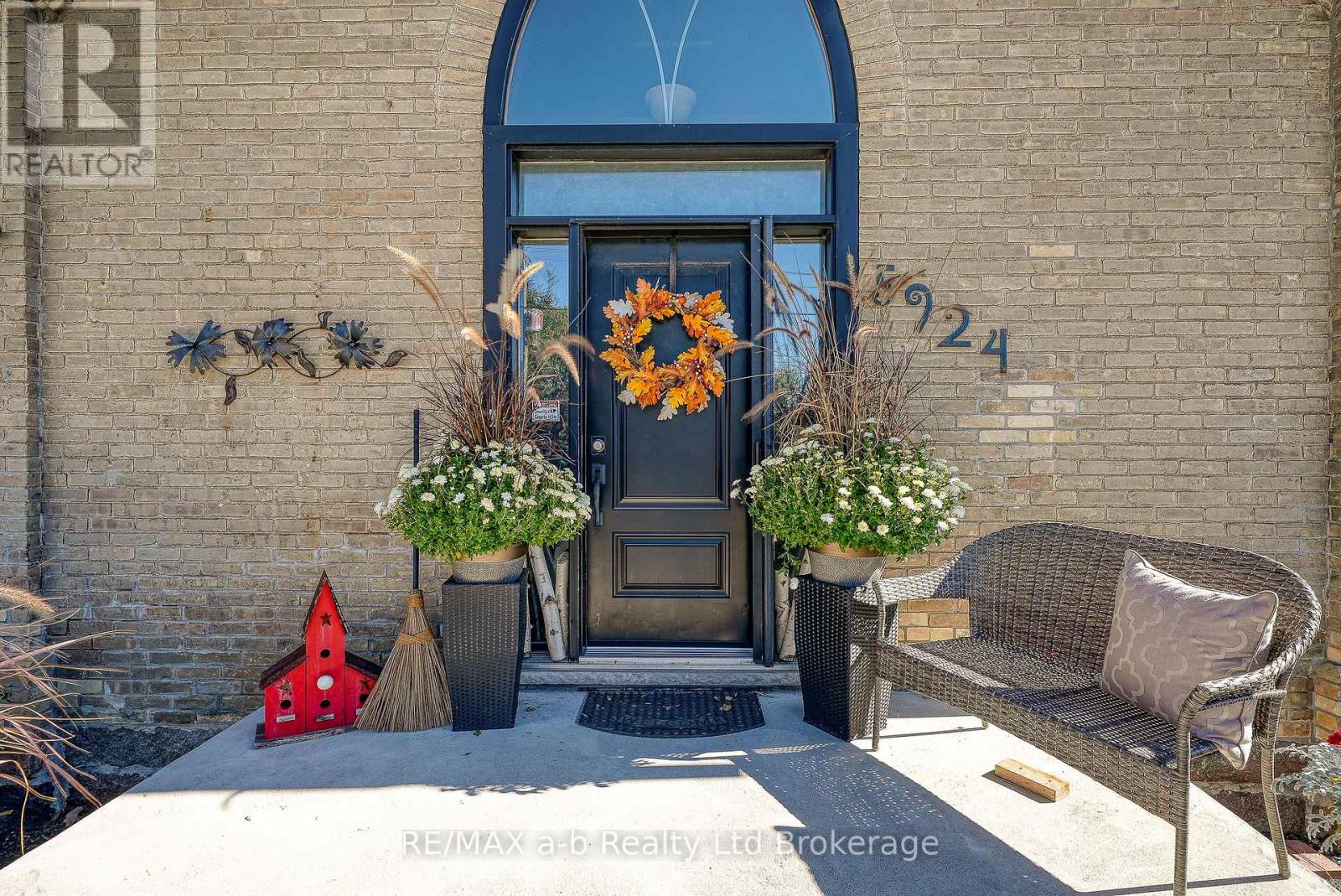 5924 Putnam Road, Thames Centre (Avon), Ontario  N0L 2J0 - Photo 5 - X12473804