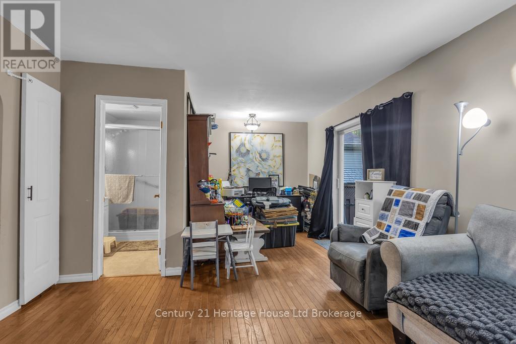 1098 Frances Street, London East (East M), Ontario  N5W 2L7 - Photo 11 - X12483054