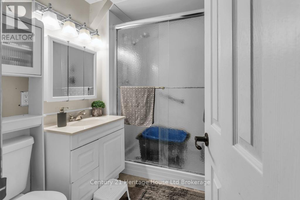 1098 Frances Street, London East (East M), Ontario  N5W 2L7 - Photo 3 - X12483054