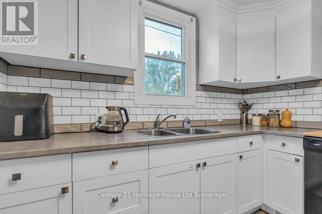 1098 Frances Street, London East (East M), Ontario  N5W 2L7 - Photo 6 - X12483054