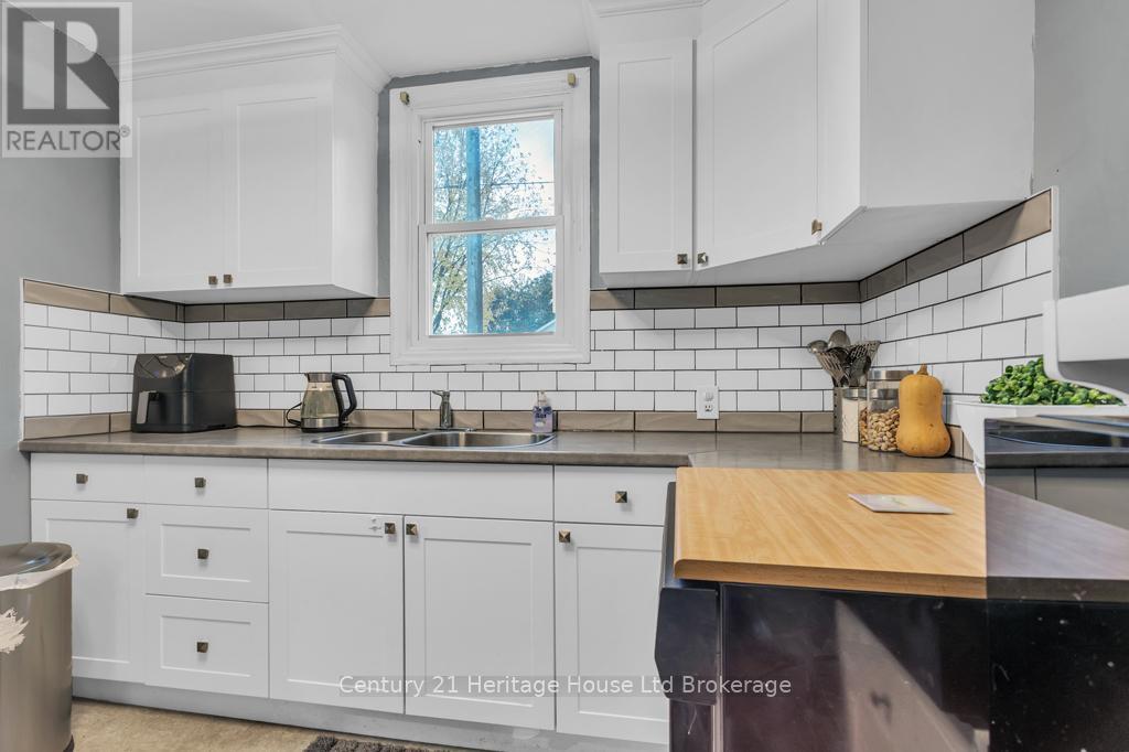 1098 Frances Street, London East (East M), Ontario  N5W 2L7 - Photo 7 - X12483054