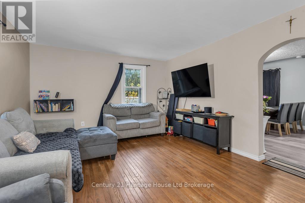 1098 Frances Street, London East (East M), Ontario  N5W 2L7 - Photo 8 - X12483054