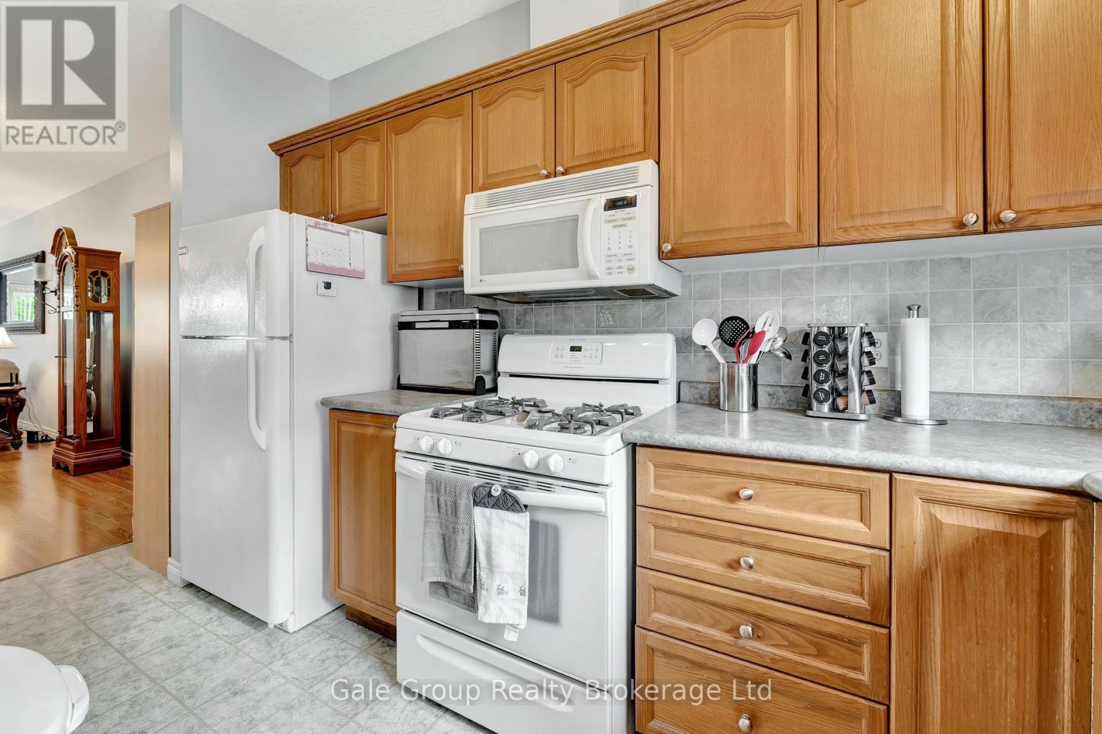 693 Southwood Way, Woodstock (Woodstock - South), Ontario  N4V 1H5 - Photo 13 - X12483477