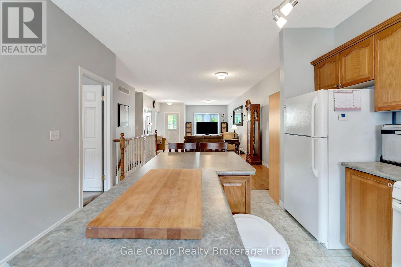 693 Southwood Way, Woodstock (Woodstock - South), Ontario  N4V 1H5 - Photo 14 - X12483477